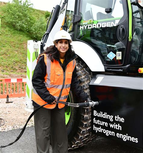 JCB's Hydrogen Engine Innovation Inspires Energy Secretary - Awesome