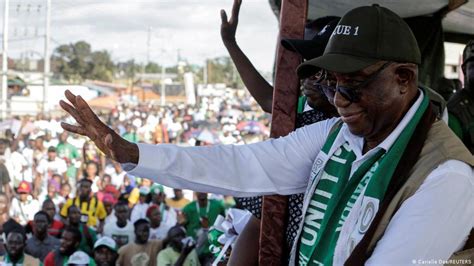 Liberian president suffers heat exhaustion at inauguration