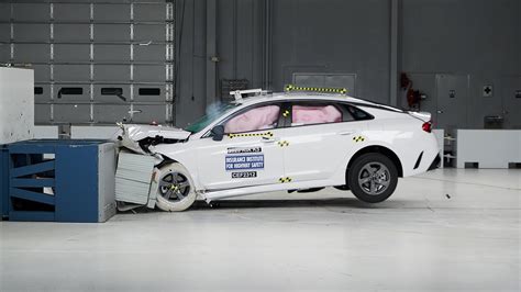 Kia K Updated Moderate Overlap Iihs Crash Test Youtube