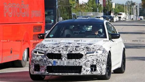 BMW M5 Facelift Erlkönig zum ersten Mal erwischt