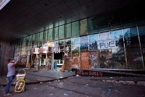 Videos Fotos Capturan la destrucción de las protecciones de la