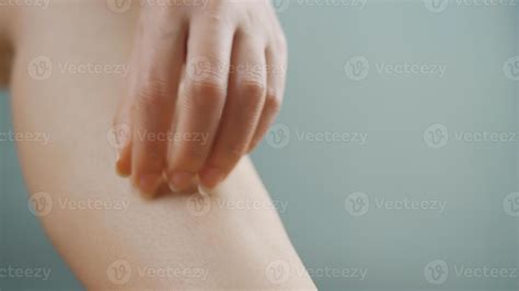 the arms and legs, symptoms of itchy skin, skin disease, allergies