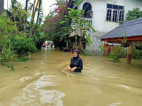 Regentage L Sen Berschwemmungen In Narathiwat Aus Thailandtip