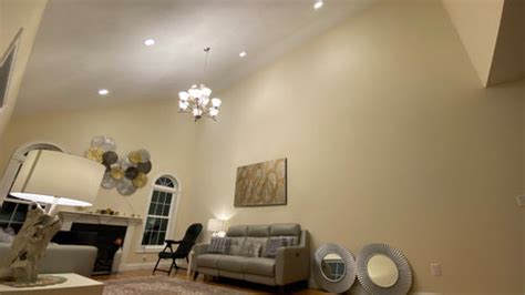 How To Decorate A Living Room Wall With Vaulted Ceilings