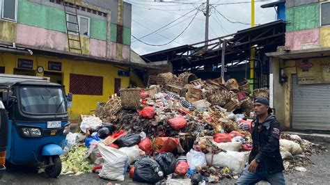 Tumpukan Sampah Ganggu Estetika Pasar Cisaat Sukabumi Sukabumi Ekspres