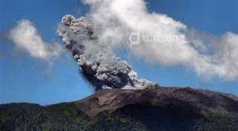 Gunung Marapi Sumatera Barat Erupsi Setinggi Meter Mimbar Rakyat