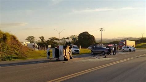 Perseguição policial termina em acidente um ferido na Rodovia SP