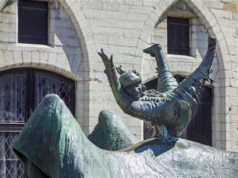 Sculpture Opsinjoorke In The City Mechelen Photo12 ImageBROKER Alimdi