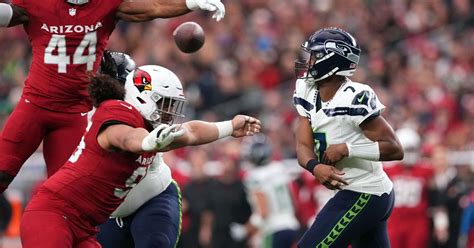 Seahawks Edge Cardinals But Miss Playoffs Reuters