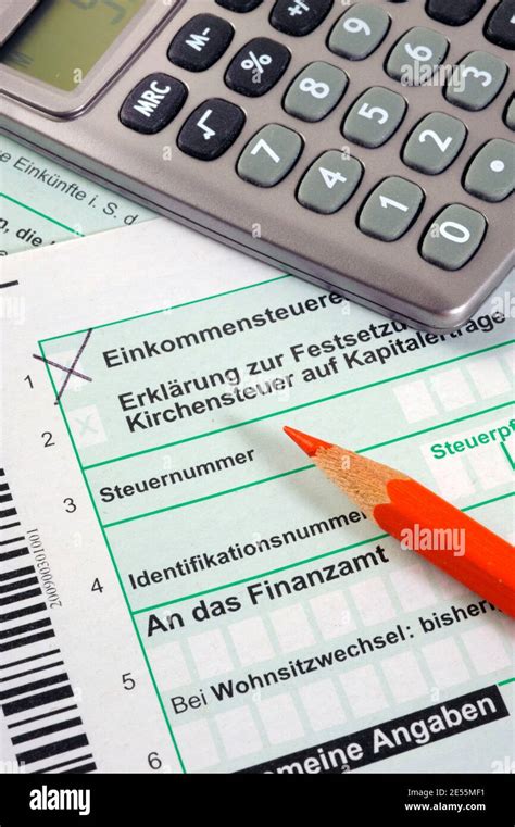 Formular F R Einkommensteuererkl Rung Beim Finanzamt Stock Photo Alamy