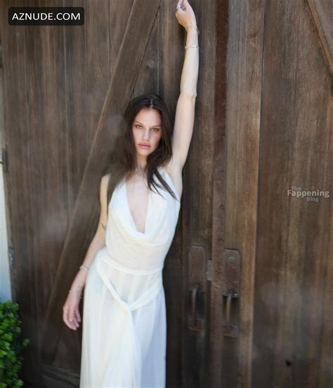 Meredith Mickelson Sexy And Braless Photos Showing Off Her Hot Breasts In A Fabulous White Dress