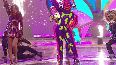 Masked Dancer Viewers In Hysterics At Jonathan Ross Dad Dancing As He Falls Over On Stage