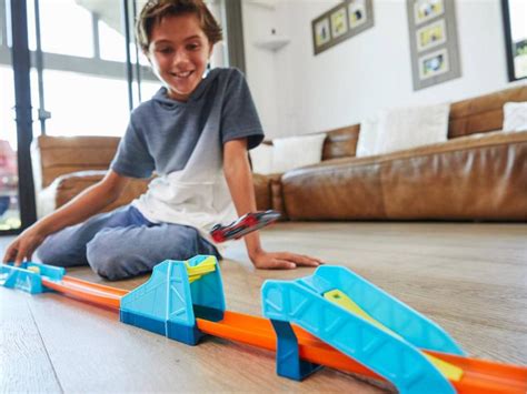 Mattel HOT WHEELS Track Builder set s autíčkem pro stavitele Dlouhý skok Hračky cz