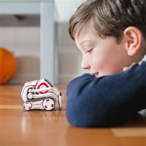 Cozmo Robot - The Anki Robot with Emotions that Learns! - Yinz Buy