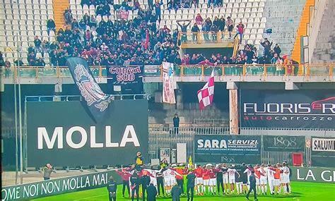 La Reggina Scarta Il Regalo Babbo Natale Rivas Regala Una Vittoria