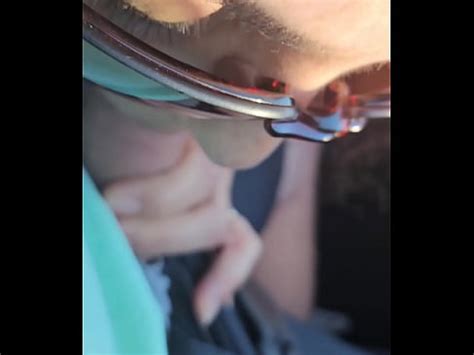 Femme salope suçant une bite à la plage XVIDEOS