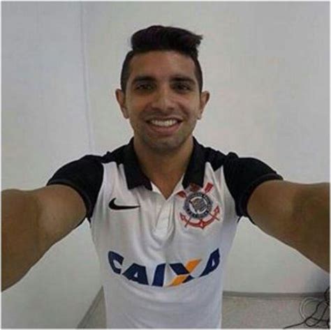 Guilherme é Anunciado Pelo Corinthians E Assina Contrato Até Dezembro