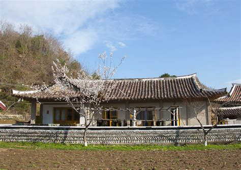 North Korean house in the countryside, North Hamgyong Prov… | Flickr