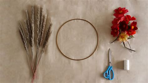 Make DIY Wire Frame Wreath in Two Minutes