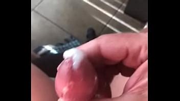 Pajeándose en el escritorio en el trabajo ronpinelli898 XVIDEOS