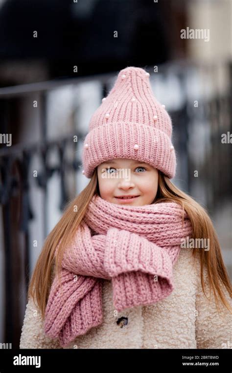 Girl wearing a winter hat and scarf Stock Photo - Alamy