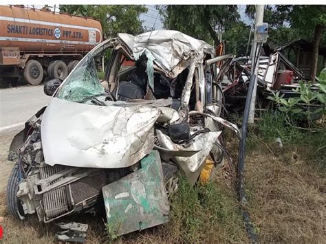 Varanasi Road Accident Truck Collides With Car Pilibhit Devotees Going To Jaunpur 8 Died