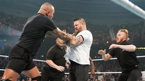 Kevin Owens Ataca Brutalmente A Randy Orton En Wwe Smackdown Planeta