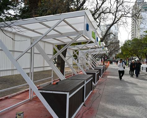 Colocaron Nuevos Puestos En La Feria De Artesanos De La Plaza Rivadavia