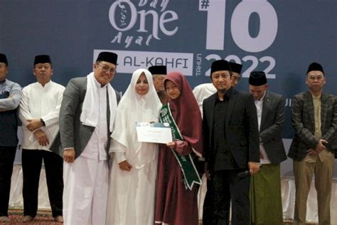 Wisudawan Terbaik Wisuda Akbar Perwakilan Wilayah Iii Cirebon