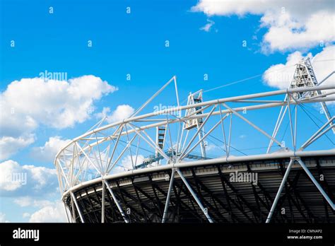 Olympiastadion London Fotos Und Bildmaterial In Hoher Aufl Sung Alamy