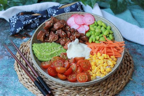 Poke Bowl De Pollo Con Verduras Siempre Delicioso Y Saludable