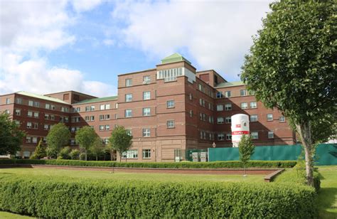 Golden Jubilee National Hospital © Billy Mccrorie Geograph