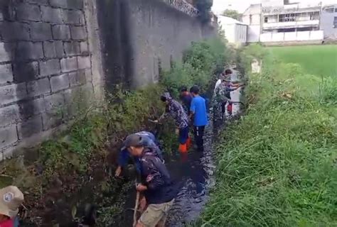 Antisipasi Banjir Sektor 22 Citarum Harum Gotong Royong Bersihkan