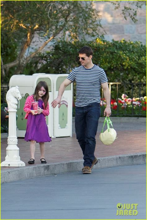 Tom Cruise & Suri: Disneyland Visit! - Suri Cruise Photo (28595235 ...