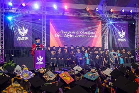 Atlantic University Celebra Hist Rica Graduaci N Al Otorgar