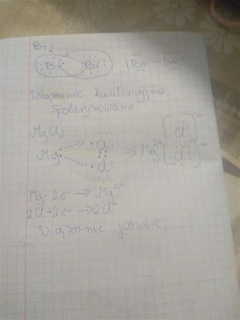 Przedstaw za pomocą wzorów elektronowych sposób łączenia się atomów w