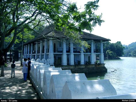 Kandy Lake (Nuwara Weva) | AmazingLanka.com