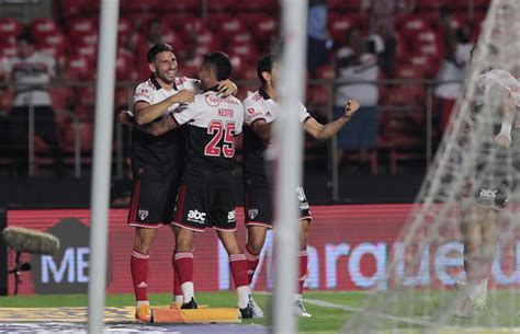 Atuações ENM Calleri marca duas vezes Luciano também deixa o dele e