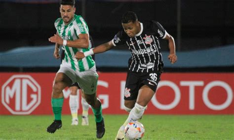 Corinthians Joga Mal Toma Gol No Final E Fica No Empate Racing Uru