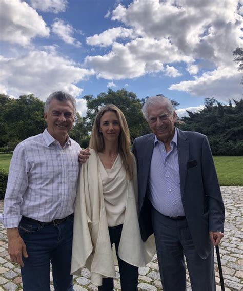 Macri Fue Anfitrión De Un Almuerzo Con Mario Vargas Llosa Y Un Selecto