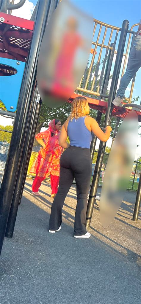 Fat Ass Latina Milf At Park Oc Spandex Leggings Yoga Pants Forum