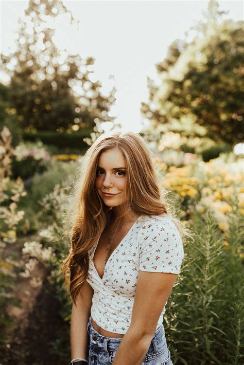 Hayden Summer Blossoms Senior Session — Cassie Trottier Senior