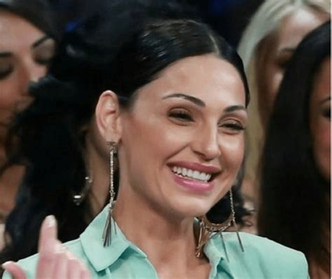 Anna Tatangelo Sbotta Sui Social Dopo Le Critiche Ecco Tutta La Verità