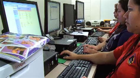 BakerRipley ofrece clases de computacion gratis para adultos en Houston ... 