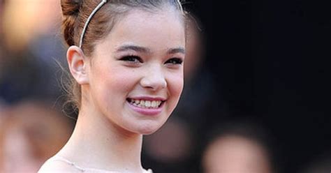 Juliet tuổi của Hailee Steinfeld thoát khỏi cảnh nude