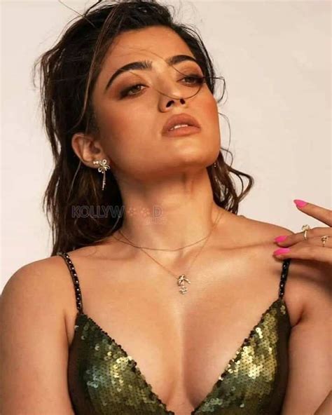 Seductive Rashmika Mandanna Cleavage Photo 01 229724 Kollywood Zone