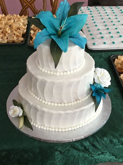 Turquoise Lily Wedding Cake Beautiful Cakes Cake Lily Wedding