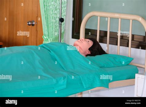 Sleep Lab Female Hi Res Stock Photography And Images Alamy