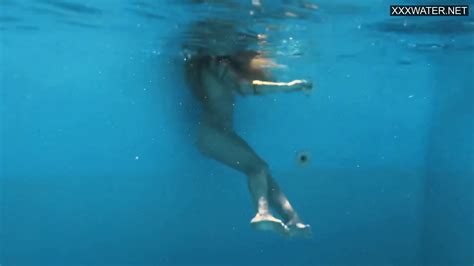Perfect Body Blonde Teen Enjoys Naked Swimming