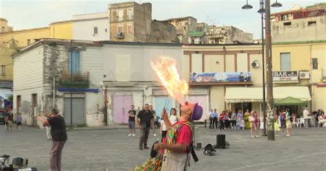 Napoli In Piazza Mercato Il Festival Degli Artisti Di Strada